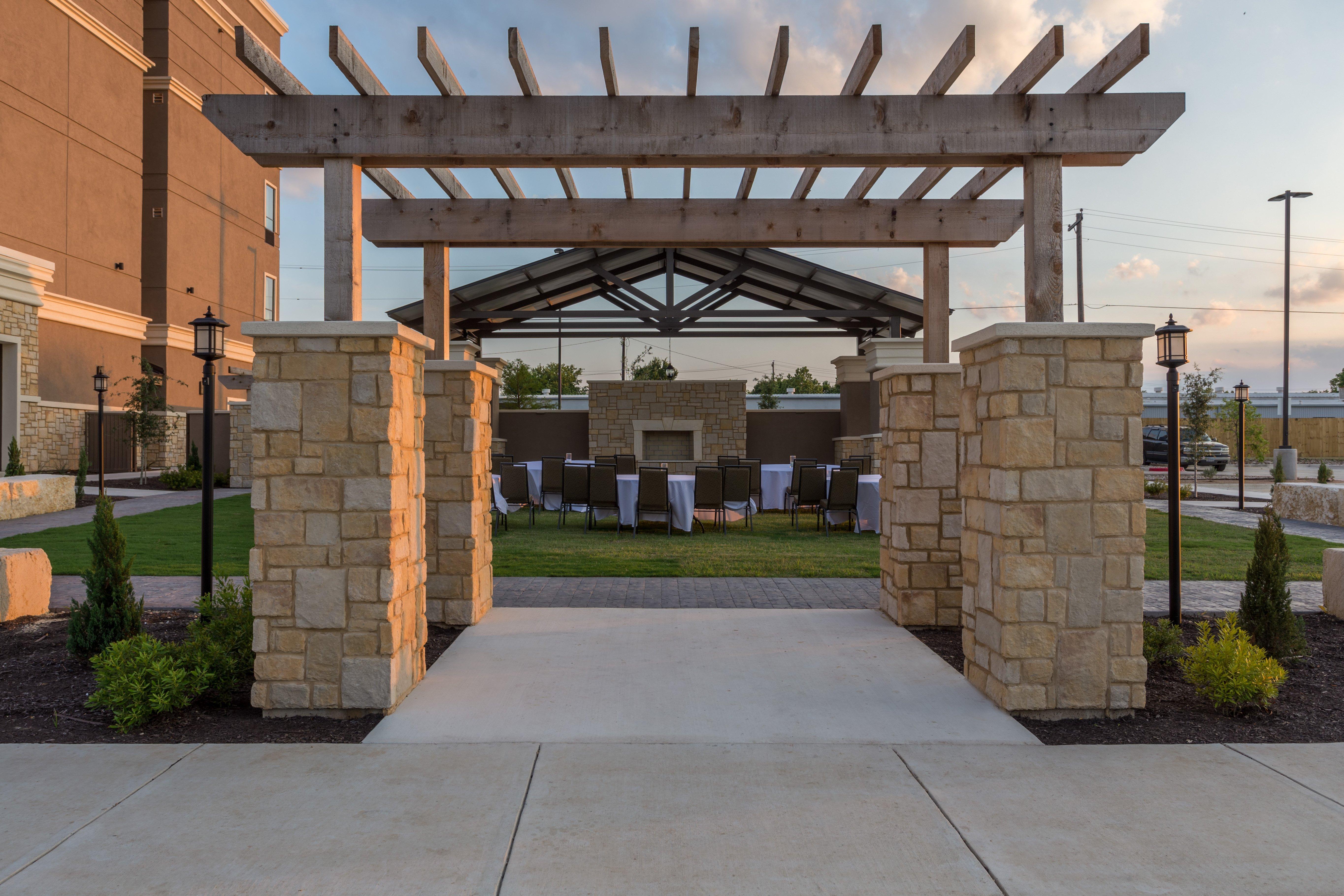 Holiday Inn San Marcos Convention Center By Ihg Exterior photo